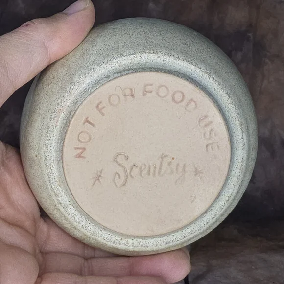 Scentsy Hatteras Mid Size Wax Warmer Light 6 Scent Bars Included - Picture 8 of 14